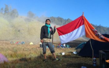 Kenapa Harus Mendaki Gunung Semeru? Gunung Tertinggi di Pulau Jawa yang Wajib Dikunjungi