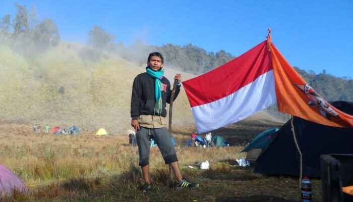 Kenapa Harus Mendaki Gunung Semeru? Gunung Tertinggi di Pulau Jawa yang Wajib Dikunjungi